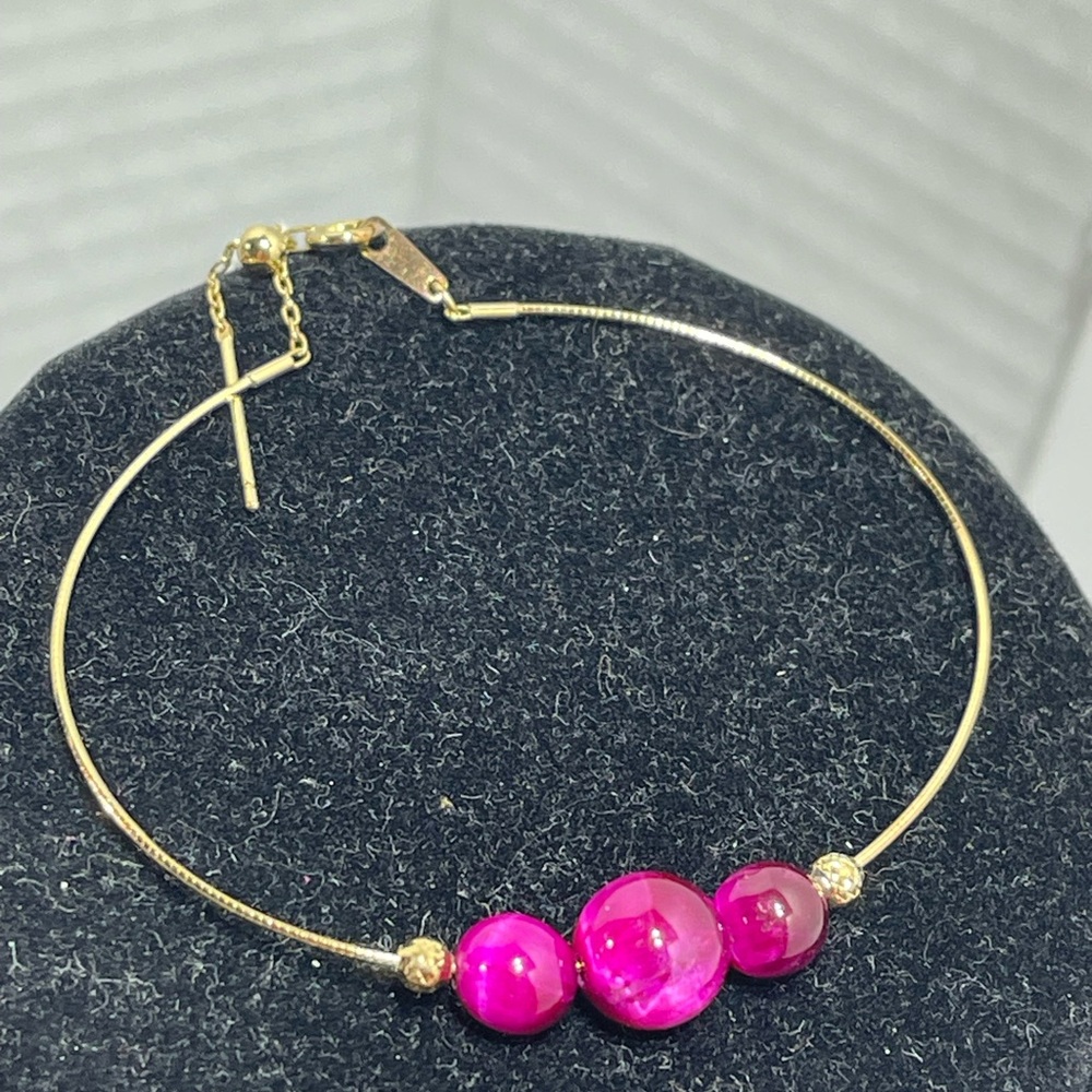 18k Bracelet with Agate, size 7-7.5 inches from Japan.